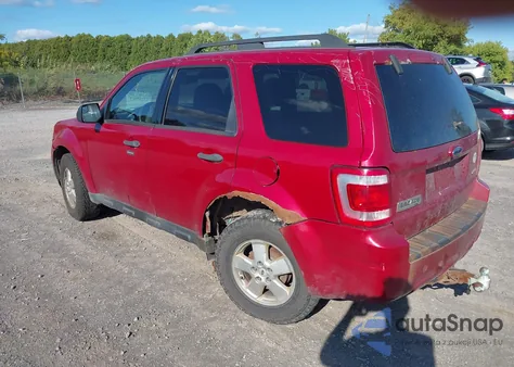 2010 Ford Escape Xlt z USA, uszkodzony, nr VIN 1FMCU9DG5AKA41741